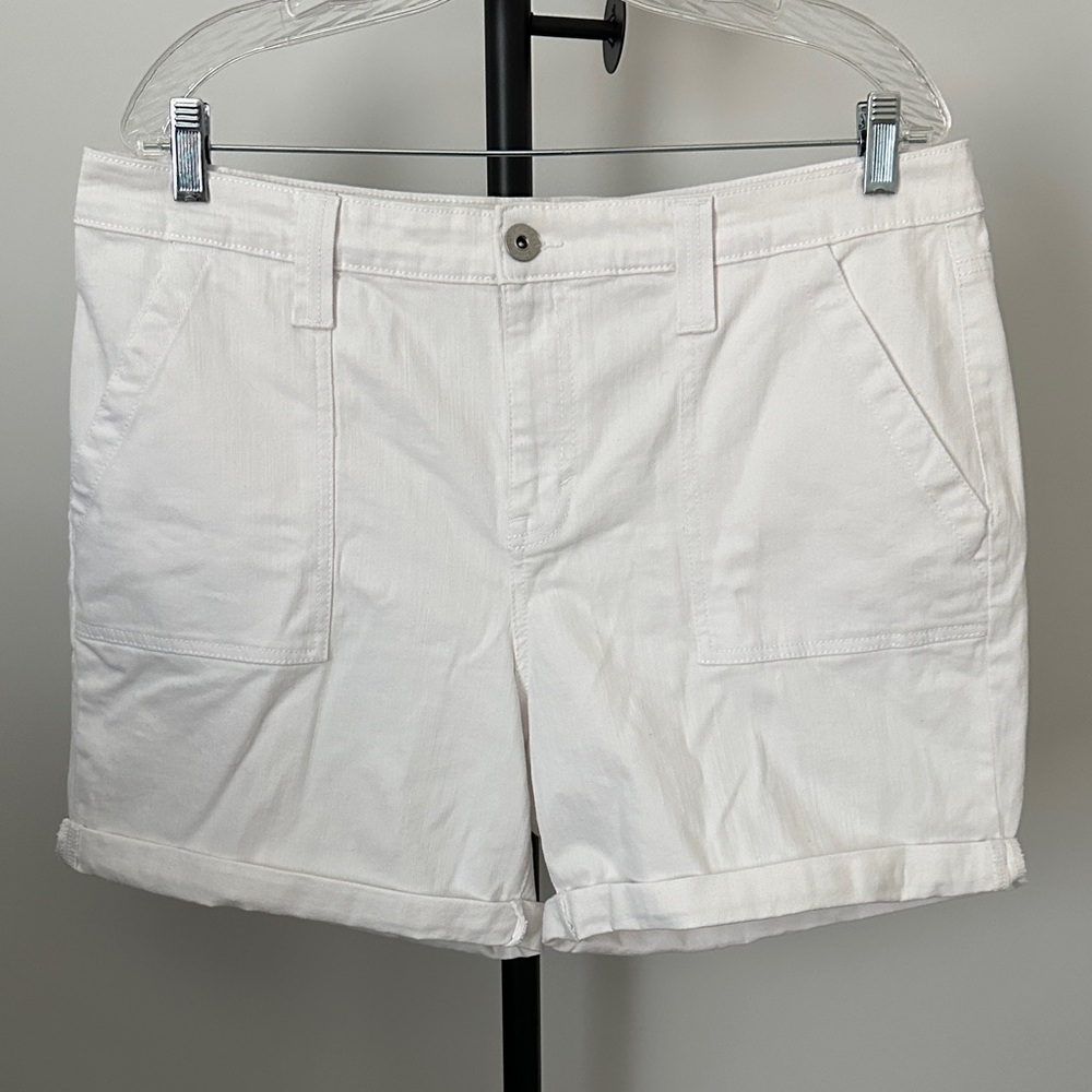Style & Co. Women's White Cuffed Shorts